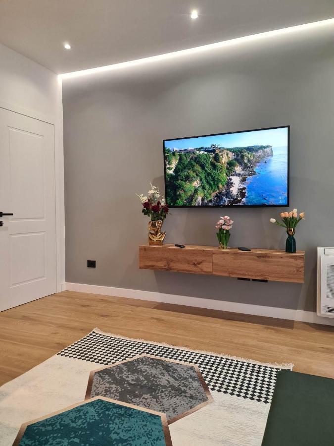 Gjirokastër Grey Luxury Apartment מראה חיצוני תמונה
